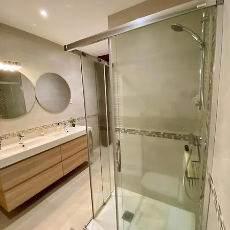 En Con Zonas Comunes Compartida Hsjg Проживання в сім'ї